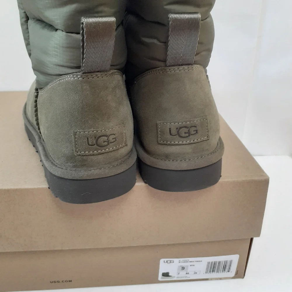 UGG Classic Maxi Toggle Boots Sz 9